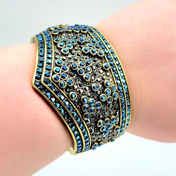Heidi Daus Oversized Blue Topaz Swarovski Crystal Hinged Cuff Bracelet S/M - Picture 4 of 12